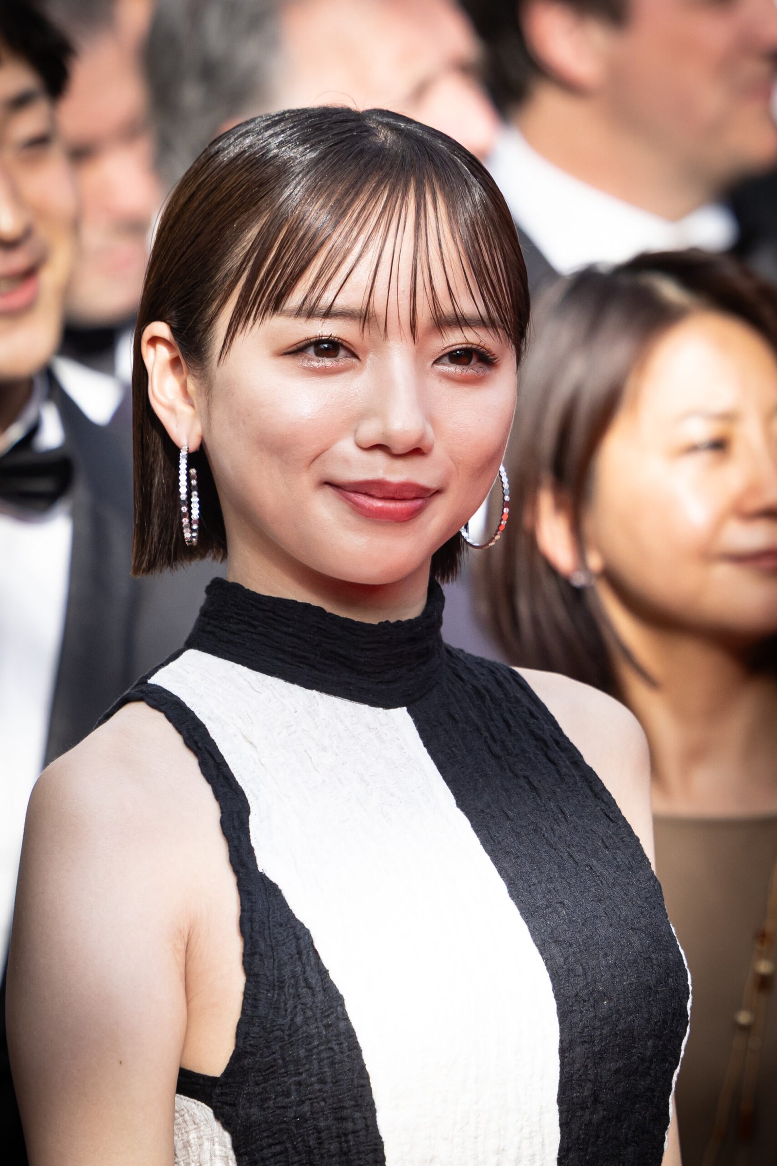志田愛佳とキスをしそうになる齋藤京子