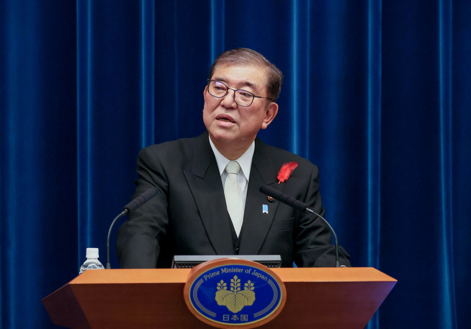石破首相とたかまつななの会食風景①