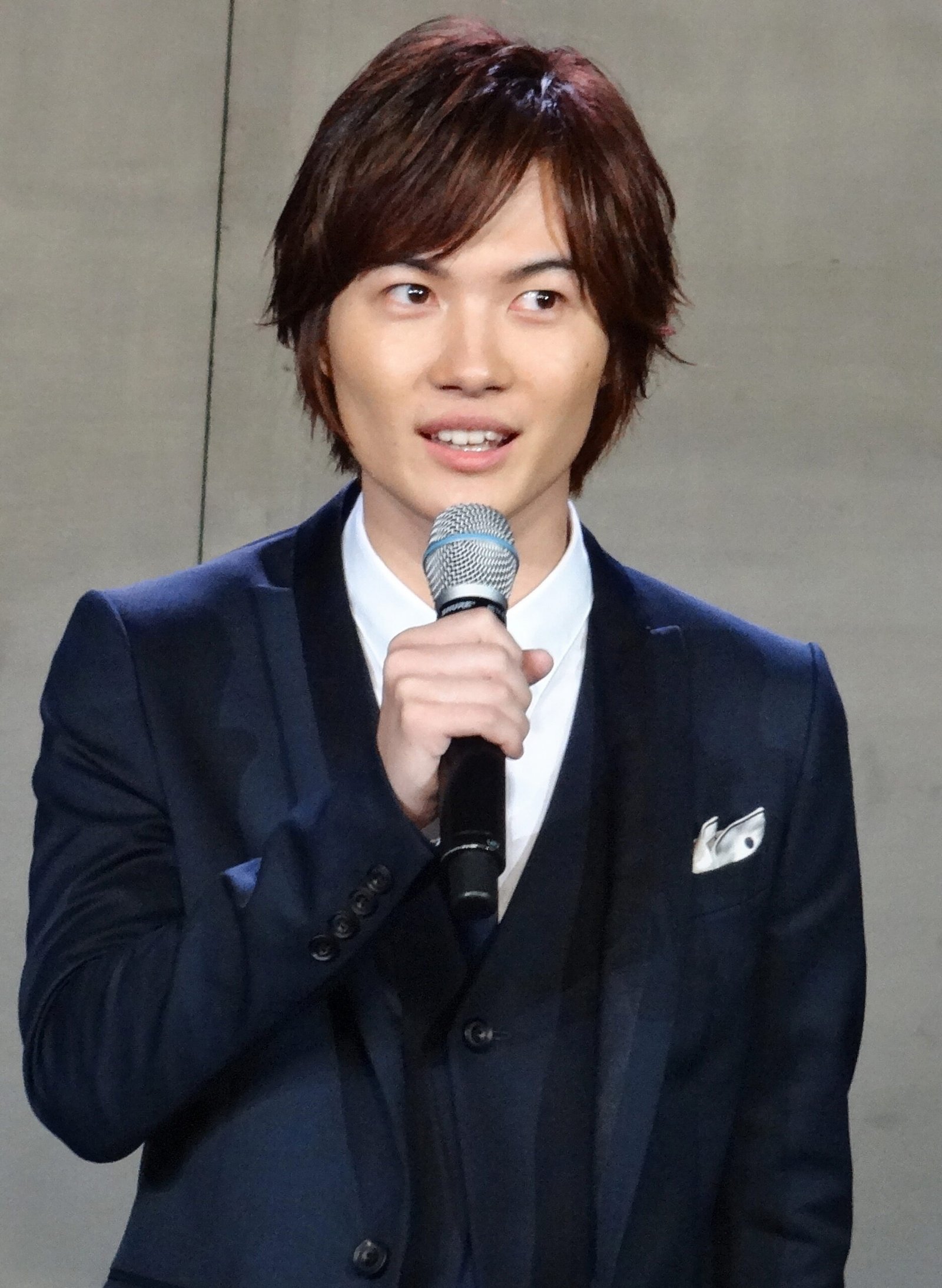 2001年から2002年にかけて放送された「仮面ライダーアギト」の謎の少年役で出演した神木隆之介